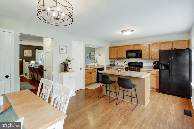 216 KNOLLWOOD RD, Millersville, PA 17551
