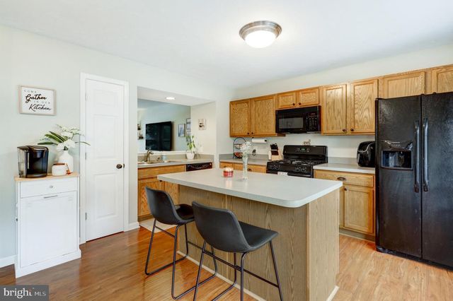 216 KNOLLWOOD RD, Millersville, PA 17551