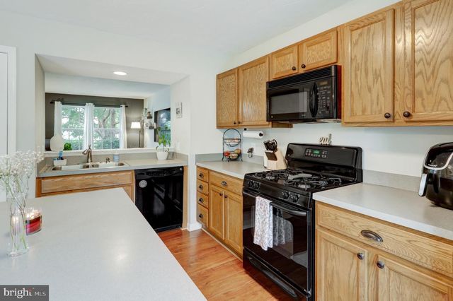 216 KNOLLWOOD RD, Millersville, PA 17551