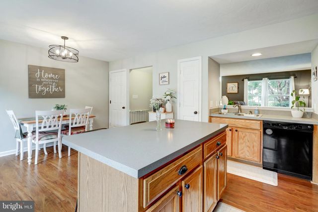 216 KNOLLWOOD RD, Millersville, PA 17551