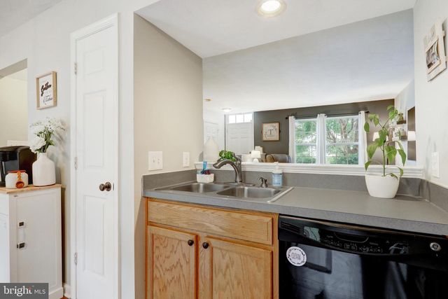 216 KNOLLWOOD RD, Millersville, PA 17551