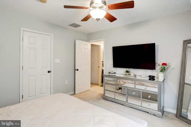 216 KNOLLWOOD RD, Millersville, PA 17551