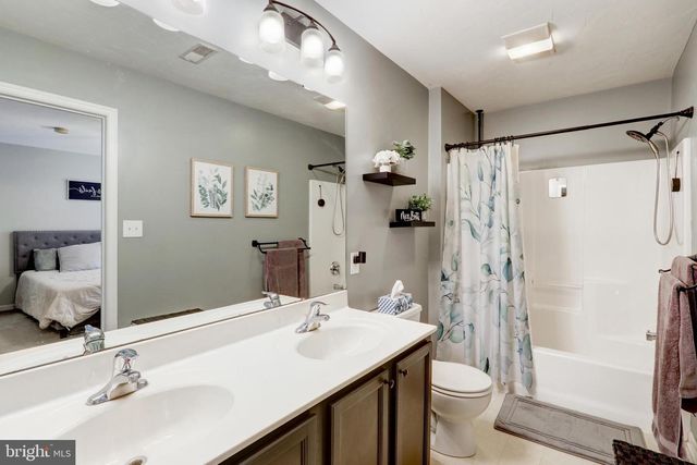 216 KNOLLWOOD RD, Millersville, PA 17551