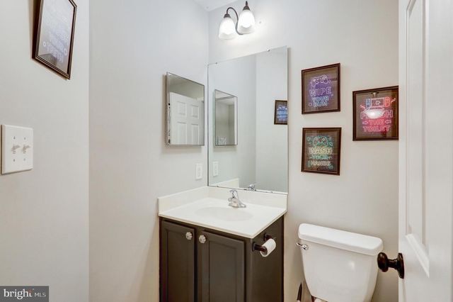 216 KNOLLWOOD RD, Millersville, PA 17551