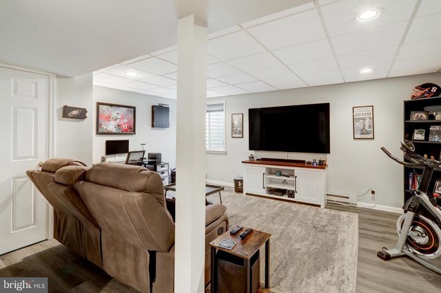 216 KNOLLWOOD RD, Millersville, PA 17551