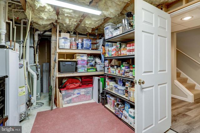 216 KNOLLWOOD RD, Millersville, PA 17551
