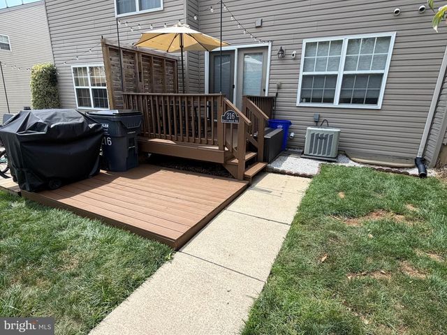 216 KNOLLWOOD RD, Millersville, PA 17551