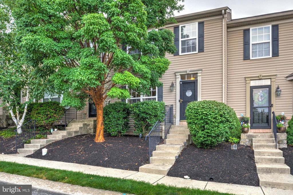 216 KNOLLWOOD RD, Millersville, PA 17551