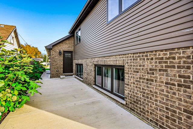 8200 S Normandy Avenue, Burbank, IL 60459