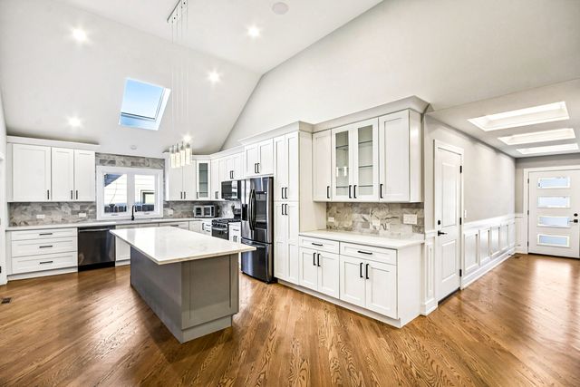 8200 S Normandy Avenue, Burbank, IL 60459