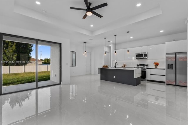 3318 30th Street SW, Lehigh Acres, FL 33976