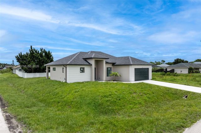 3318 30th Street SW, Lehigh Acres, FL 33976