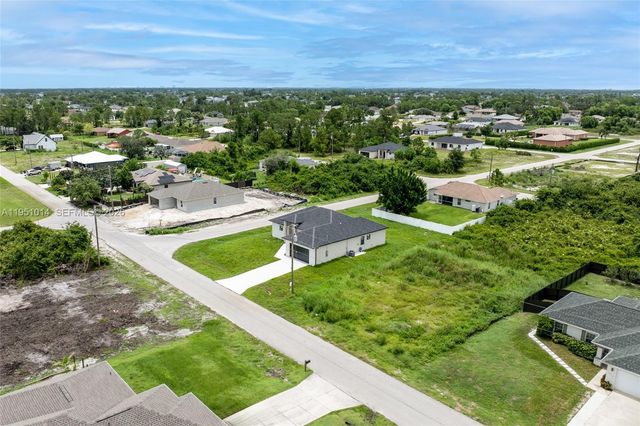 3318 30th Street SW, Lehigh Acres, FL 33976