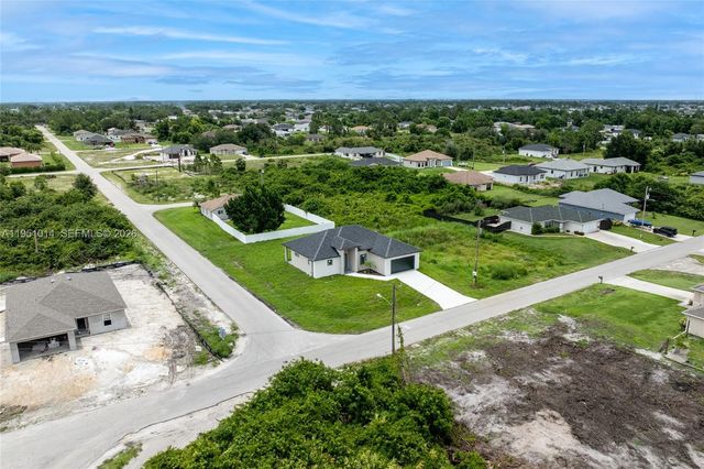 3318 30th Street SW, Lehigh Acres, FL 33976