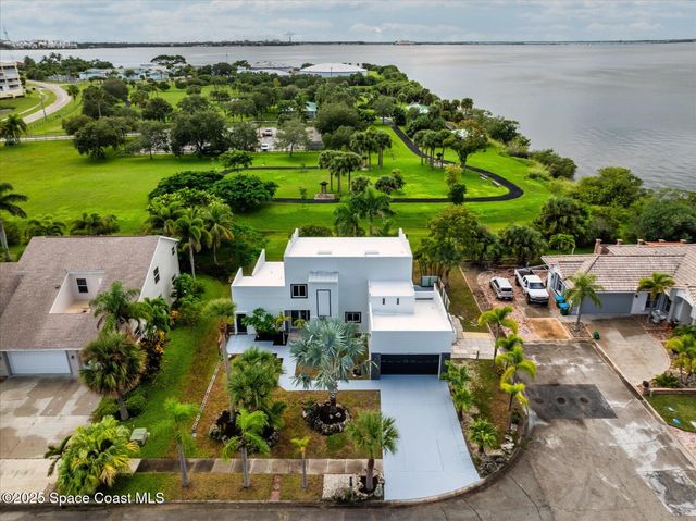 807 W Central Boulevard, Cape Canaveral, FL 32920