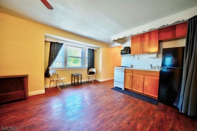 76 Doremus St, Paterson City, NJ 07522
