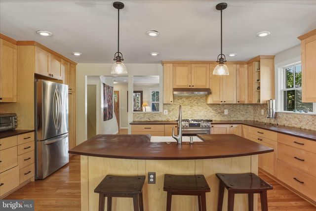 2325 S BUCHANAN ST, Arlington, VA 22206