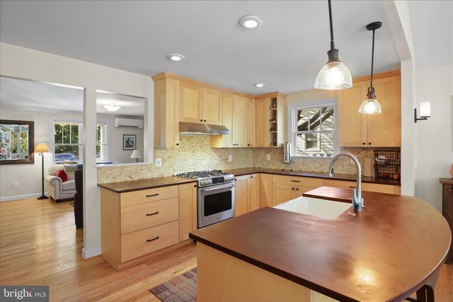 2325 S BUCHANAN ST, Arlington, VA 22206