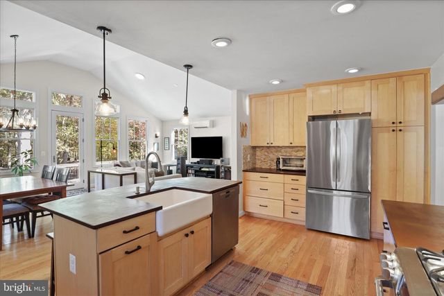 2325 S BUCHANAN ST, Arlington, VA 22206