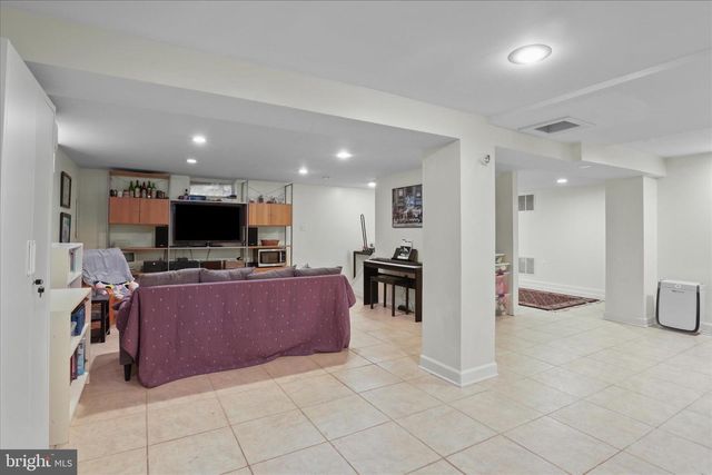 2325 S BUCHANAN ST, Arlington, VA 22206