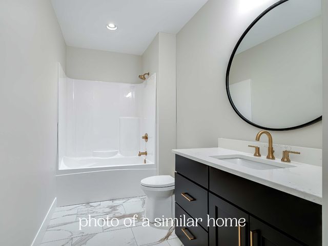 7131 Black Oak Drive, Bettendorf, IA 52722