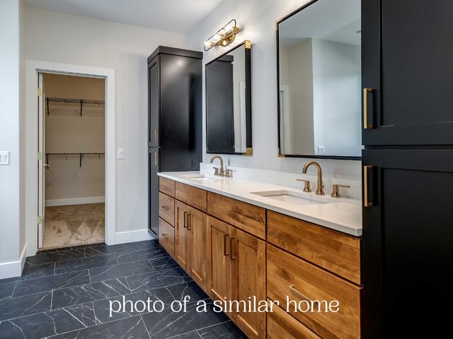 7131 Black Oak Drive, Bettendorf, IA 52722