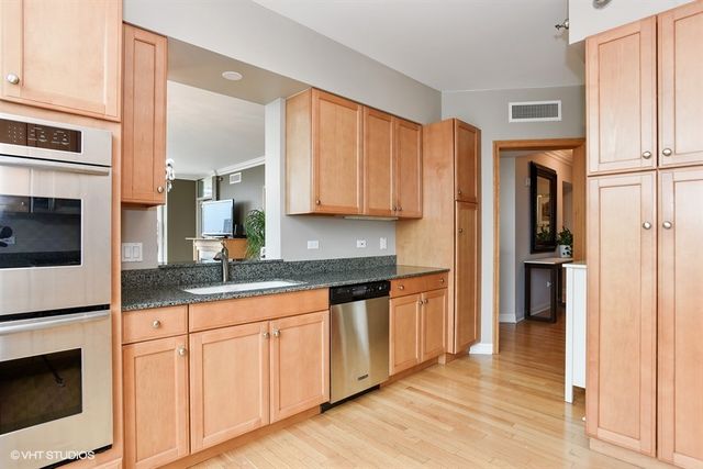 25 E Superior Street 2102, Chicago, IL 60611
