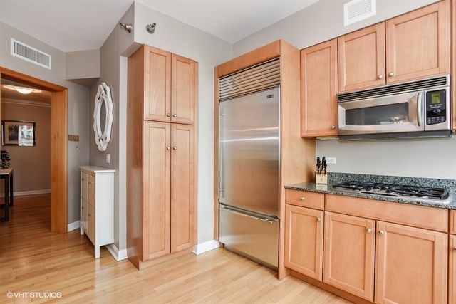 25 E Superior Street 2102, Chicago, IL 60611
