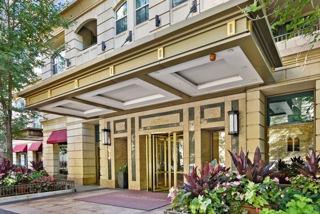 25 E Superior Street 2102, Chicago, IL 60611