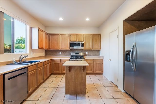 6738 Cinnabar Coast Lane, North Las Vegas, NV 89084