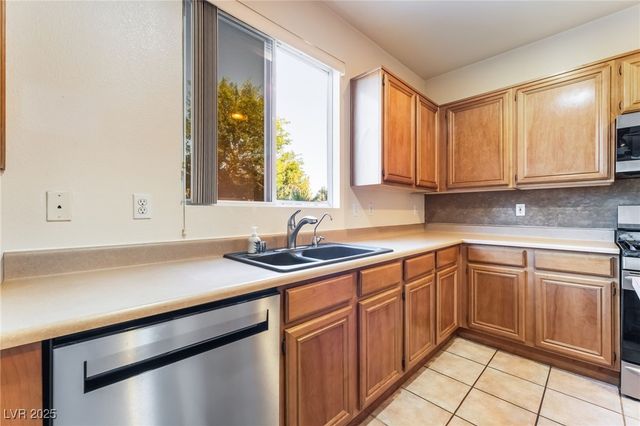 6738 Cinnabar Coast Lane, North Las Vegas, NV 89084