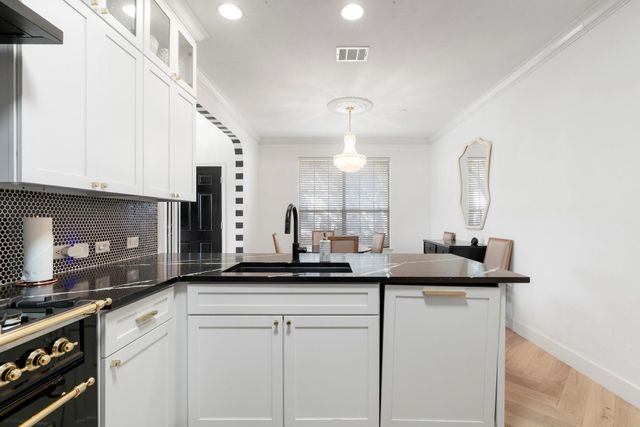 9201 Brodie LN 2303, Austin, TX 78748