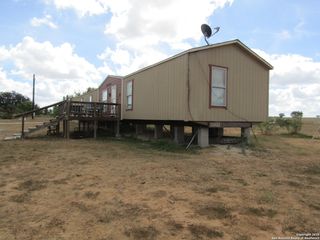 675 County Road 2814, Devine, TX 78016