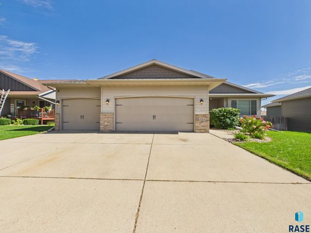 2204 S June Ave Avenue, Sioux Falls, SD 57106