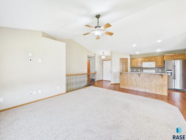 2204 S June Ave Avenue, Sioux Falls, SD 57106