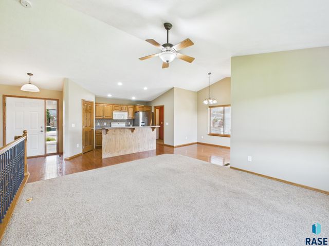 2204 S June Ave Avenue, Sioux Falls, SD 57106