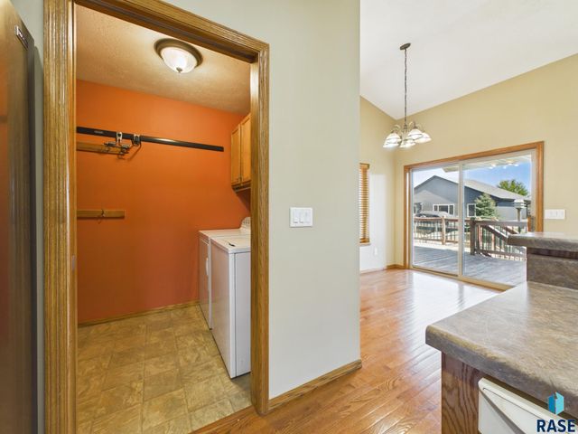 2204 S June Ave Avenue, Sioux Falls, SD 57106