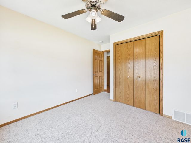 2204 S June Ave Avenue, Sioux Falls, SD 57106