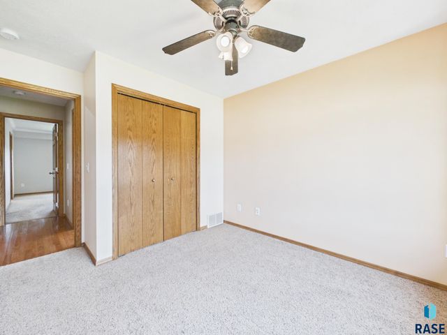 2204 S June Ave Avenue, Sioux Falls, SD 57106