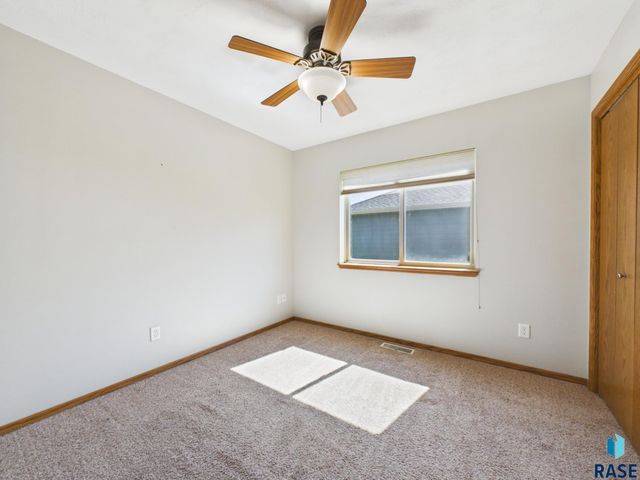 2204 S June Ave Avenue, Sioux Falls, SD 57106