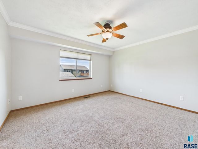 2204 S June Ave Avenue, Sioux Falls, SD 57106