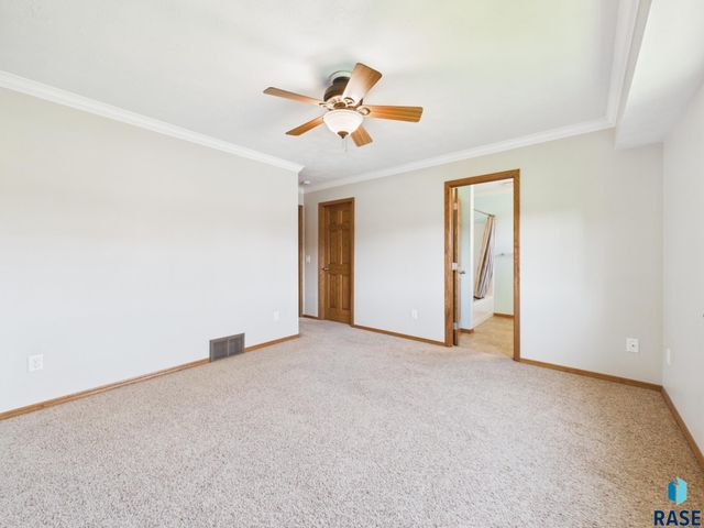 2204 S June Ave Avenue, Sioux Falls, SD 57106