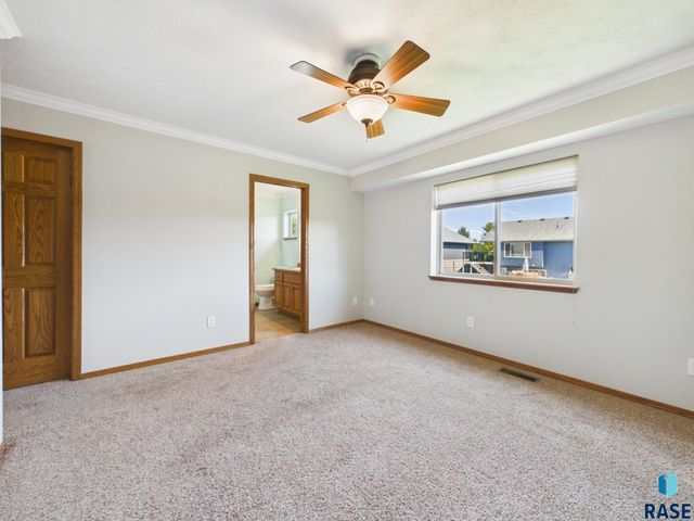 2204 S June Ave Avenue, Sioux Falls, SD 57106