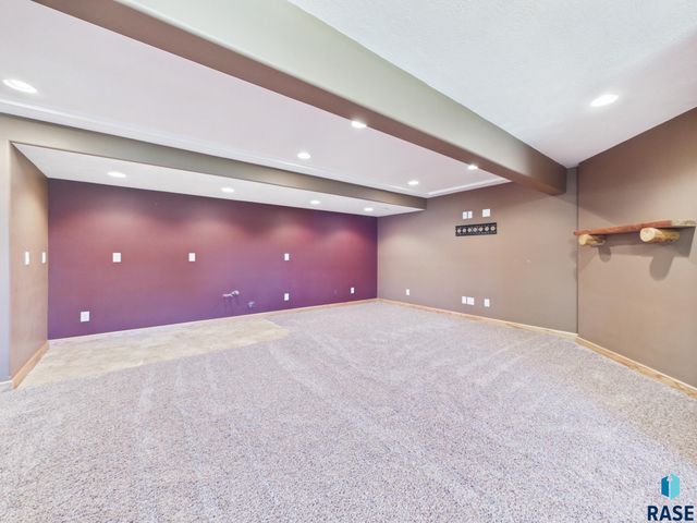 2204 S June Ave Avenue, Sioux Falls, SD 57106
