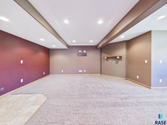 2204 S June Ave Avenue, Sioux Falls, SD 57106