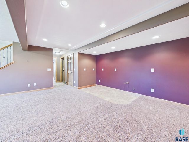 2204 S June Ave Avenue, Sioux Falls, SD 57106