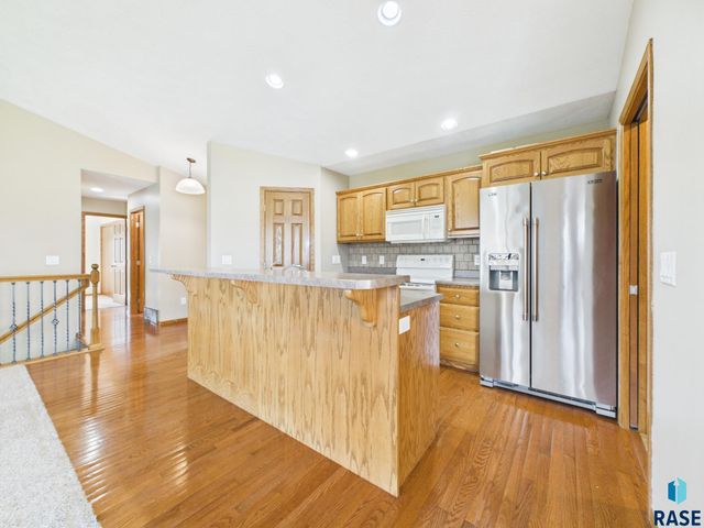 2204 S June Ave Avenue, Sioux Falls, SD 57106