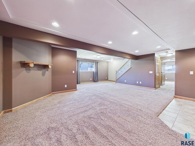 2204 S June Ave Avenue, Sioux Falls, SD 57106
