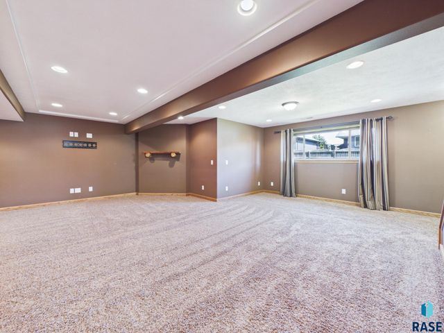 2204 S June Ave Avenue, Sioux Falls, SD 57106