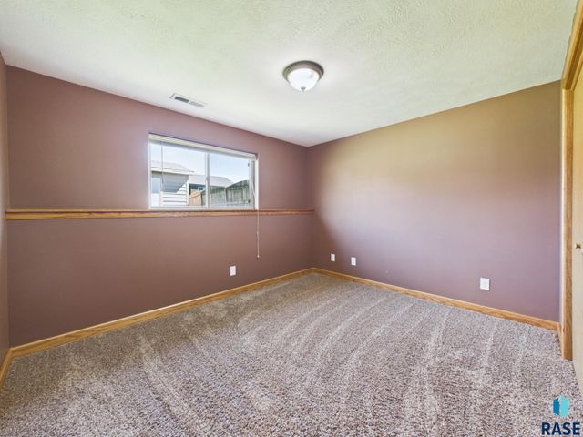 2204 S June Ave Avenue, Sioux Falls, SD 57106